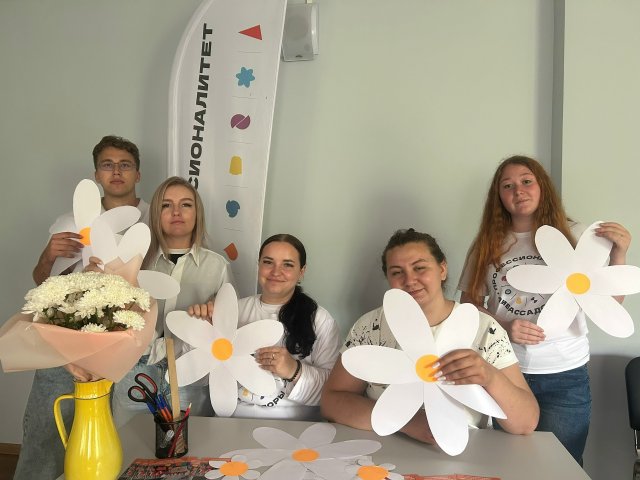 Большая семья ЧМТТ поздравляет наших абитуриентов и их близких!